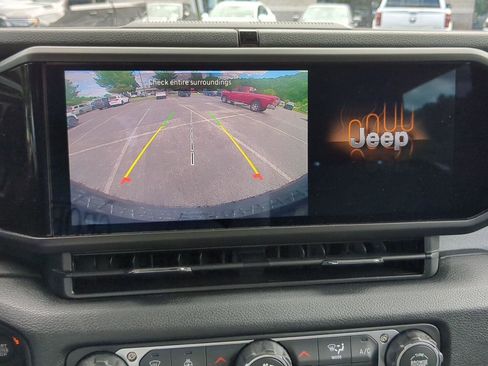 Used 2026 Jeep Wrangler Sport AWD/4WD image 19