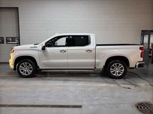 Certified 2022 Chevrolet Silverado 1500 High Country w/ Technology Package image 2