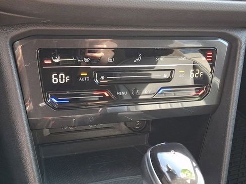 Used 2023 Volkswagen Tiguan SE image 15