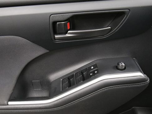Used 2023 Toyota Highlander L FWD image 11