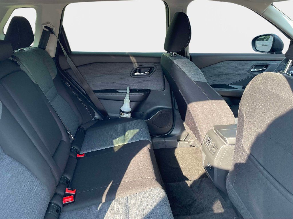 Used 2023 Nissan Rogue SV FWD image 12