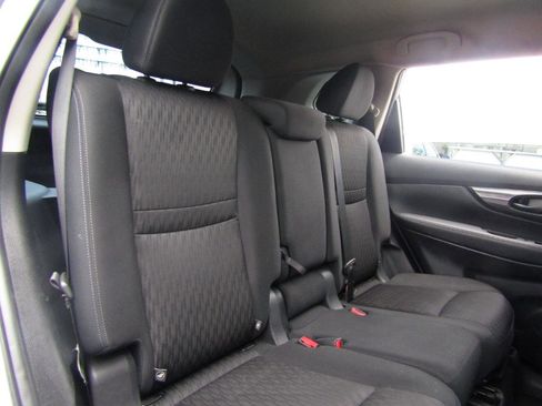 Used 2019 Nissan Rogue S AWD/4WD image 21
