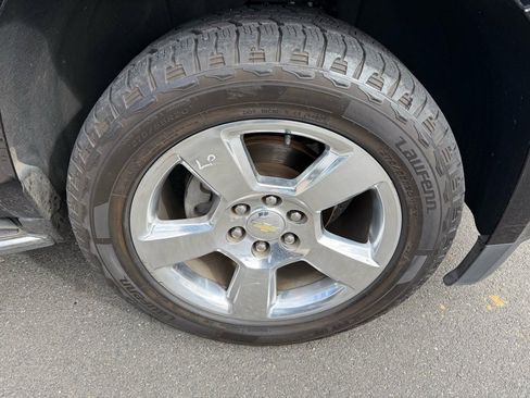 Used 2018 Chevrolet Suburban LT image 8