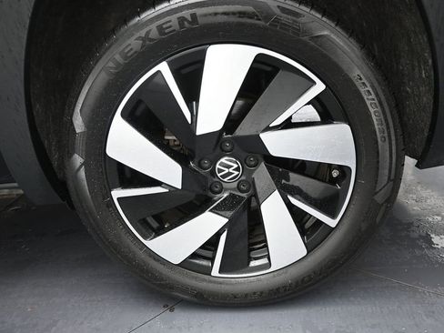 Used 2024 Volkswagen Atlas Cross Sport SE FWD image 42