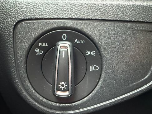 Used 2021 Volkswagen Atlas SE FWD image 25