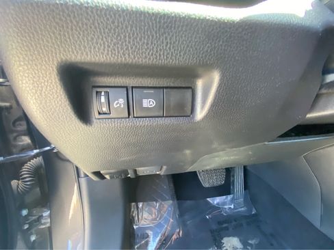 Used 2025 Toyota RAV4 XLE FWD image 22