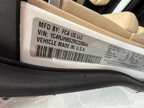 Used 2024 Jeep Grand Cherokee Limited image 27