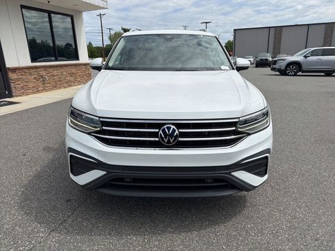 Used 2023 Volkswagen Tiguan SE FWD image 10