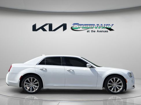 Used 2020 Chrysler 300 Touring L w/ Quick Order Package 2EF RWD image 6