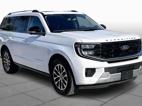Used 2025 Ford Expedition Platinum image 3