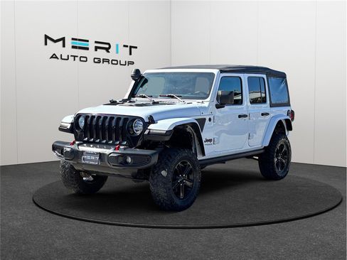 Used 2021 Jeep Wrangler Unlimited Sahara w/ Altitude AWD/4WD image 4