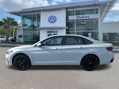 New 2026 Volkswagen Jetta SE image 7