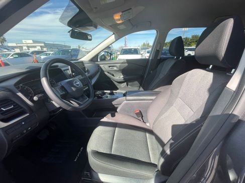 Used 2025 Nissan Rogue SV image 23