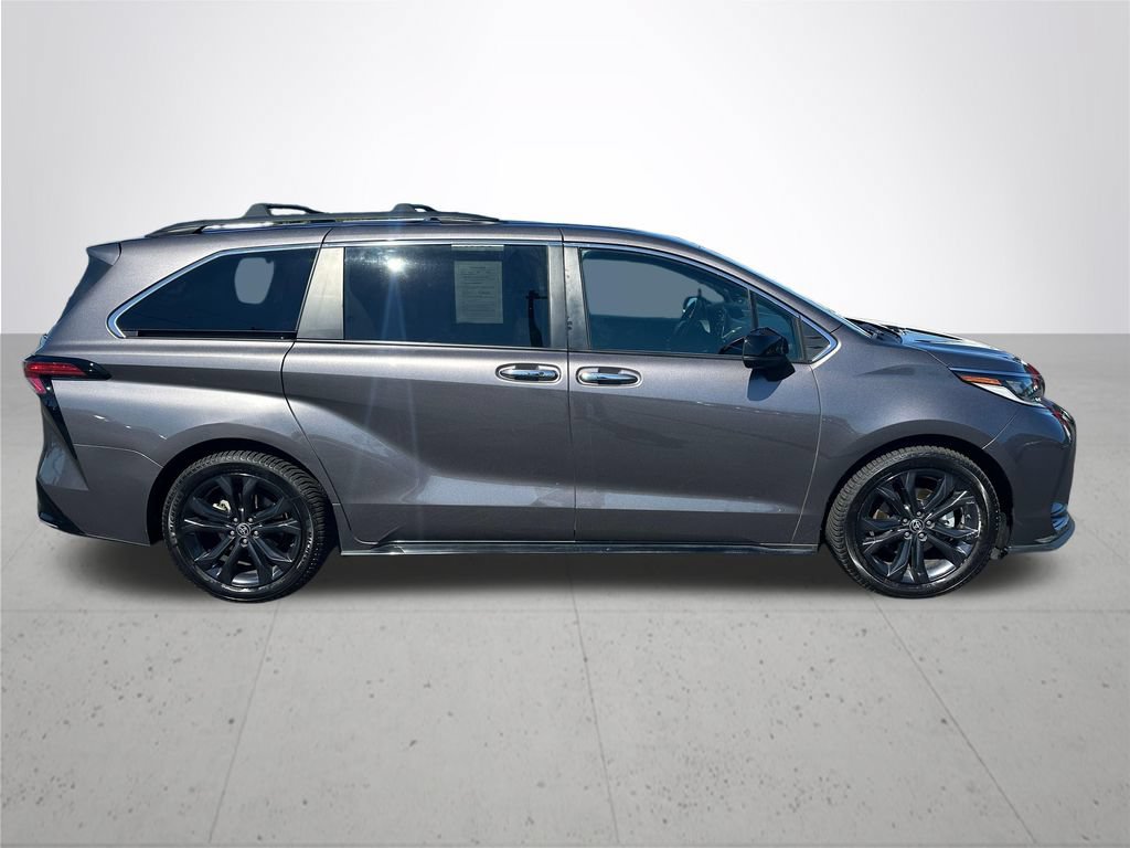Used 2022 Toyota Sienna XSE w/ XSE Plus Package FWD image 6