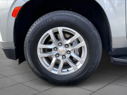Used 2023 Chevrolet Suburban LT image 11