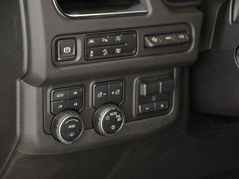Used 2024 Chevrolet Suburban High Country AWD/4WD image 15