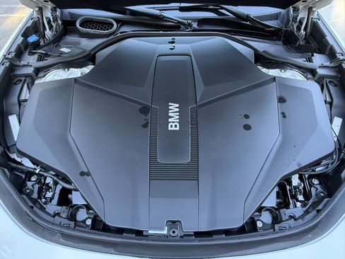 Used 2025 BMW i7 eDrive50 w/ M Sport Package image 34