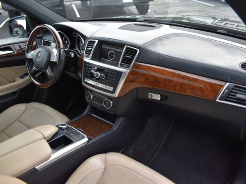 Used 2016 Mercedes-Benz GL 550 4MATIC image 13