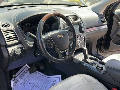 Used 2017 Ford Explorer Platinum AWD/4WD image 16