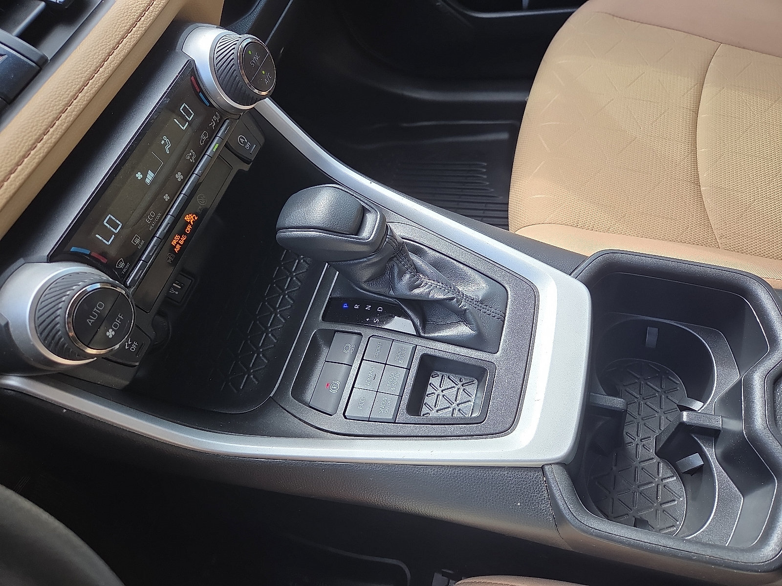 Used 2023 Toyota RAV4 XLE AWD/4WD image 25