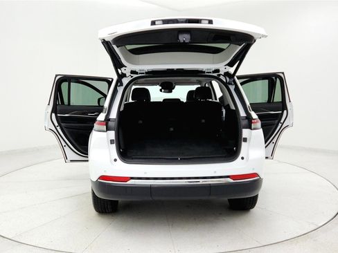 Used 2023 Jeep Grand Cherokee Limited image 33