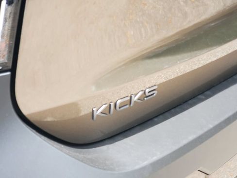 Used 2026 Nissan Kicks SR FWD image 12