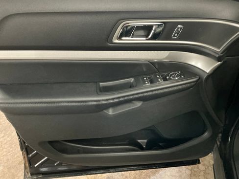 Used 2017 Ford Explorer XLT w/ Equipment Group 202A AWD/4WD image 14