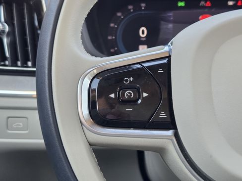 Certified 2023 Volvo XC60 B5 Ultimate w/ Climate Package image 41