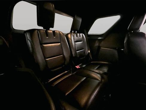 Used 2018 Ford Explorer XLT w/ Equipment Group 202A AWD/4WD image 28