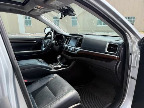 Used 2016 Toyota Highlander Limited Platinum AWD/4WD image 22