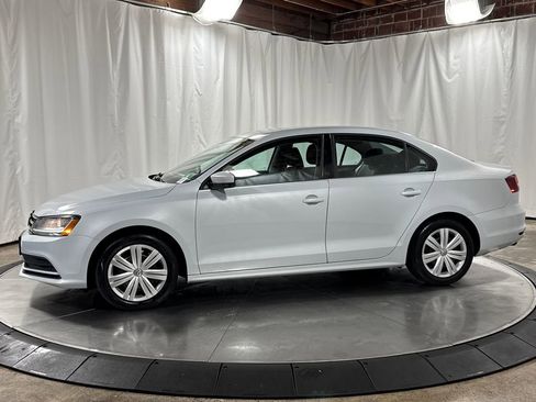 Used 2017 Volkswagen Jetta S w/ Jetta S Cold Weather Package FWD image 10