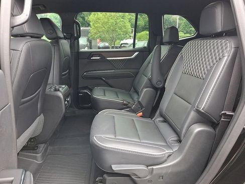 Used 2025 GMC Acadia Denali w/ LPO, Floor Liner Package AWD/4WD image 17