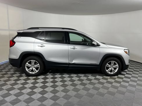 Used 2020 GMC Terrain SLE w/ Driver Convenience Package FWD image 4