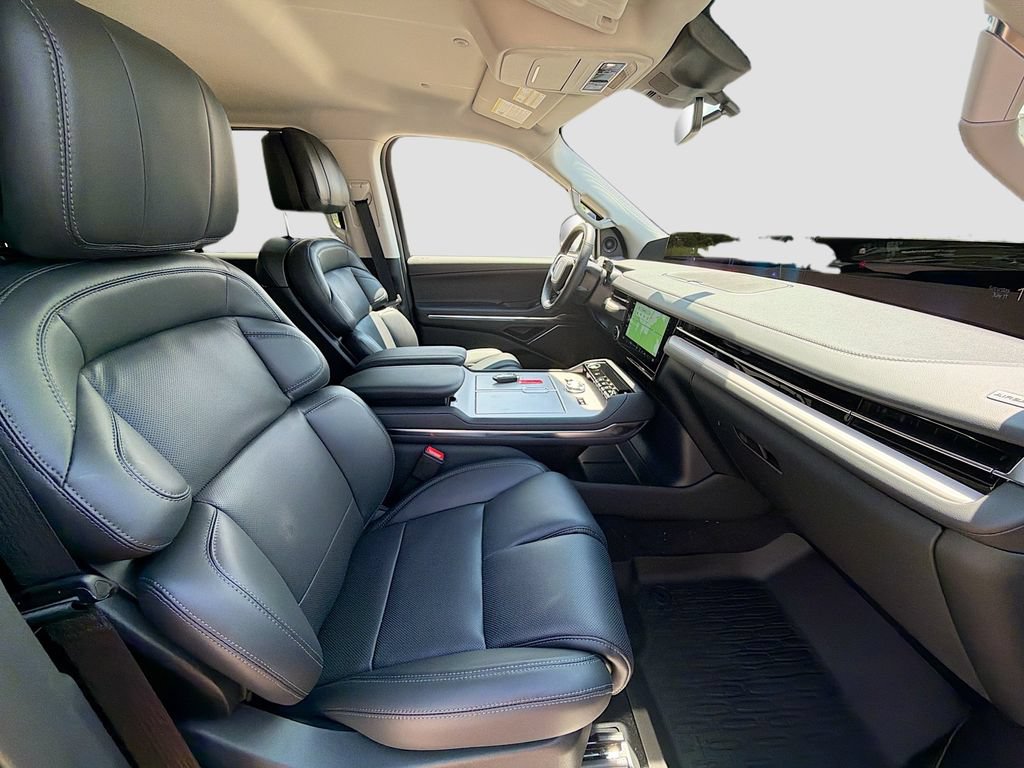 Used 2026 Lincoln Navigator Premiere AWD/4WD image 32