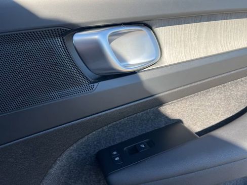 New 2025 Volvo XC40 B5 Core w/ Protection Package Premier image 31