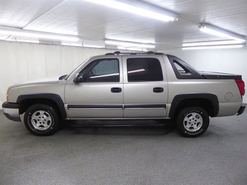 Used 2004 Chevrolet Avalanche 2WD w/ Preferred Equipment Group image 4