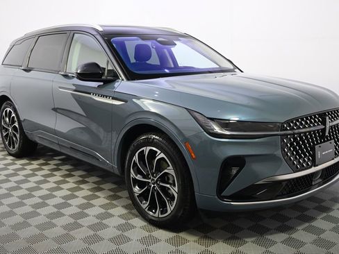 New 2026 Lincoln Nautilus Reserve image 8