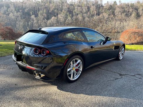 Used 2018 Ferrari GTC4Lusso T RWD image 3