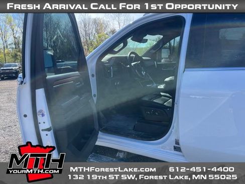 Used 2025 GMC Sierra 2500 Denali w/ Denali Reserve Package AWD/4WD image 4