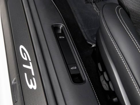 Used 2024 Porsche 911 GT3 image 32