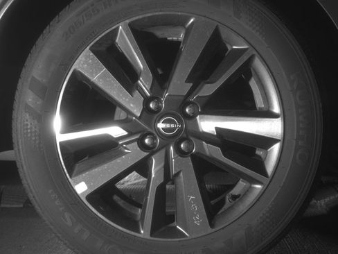 Used 2025 Nissan Versa SV FWD image 15
