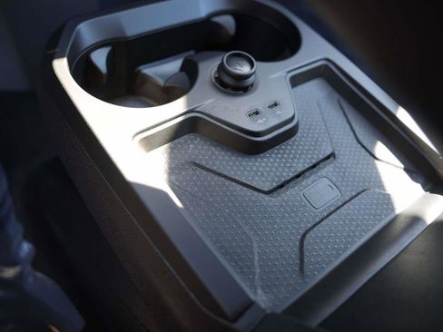 Used 2023 BMW iX xDrive50 w/ Premium Package image 21