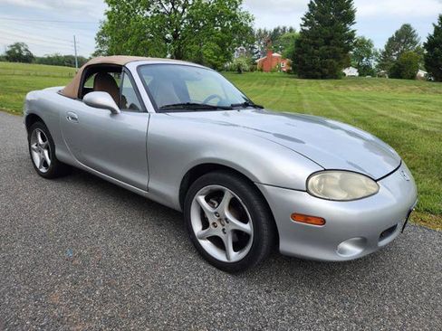 Used 2001 MAZDA MX-5 Miata RWD image 4