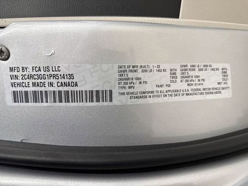 Used 2023 Chrysler Pacifica Limited w/ Uconnect Theater Family Group image 44