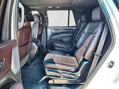 Certified 2023 Cadillac Escalade Premium Luxury Platinum w/ LPO, Radiant Package AWD/4WD image 28