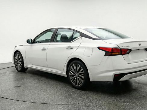 Used 2025 Nissan Altima 2.5 SV image 5