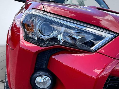 Used 2019 Toyota 4Runner TRD Off-Road Premium AWD/4WD image 31