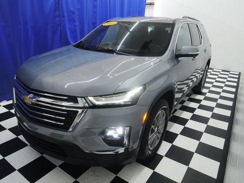Used 2023 Chevrolet Traverse LT FWD image 3