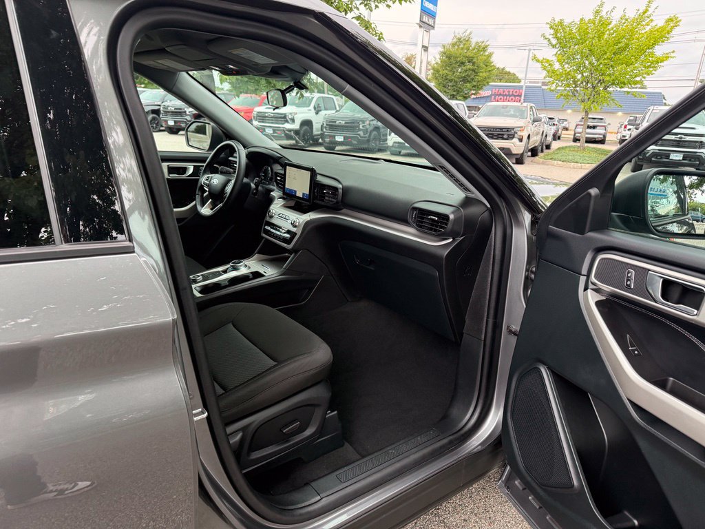Used 2024 Ford Explorer XLT AWD/4WD image 17