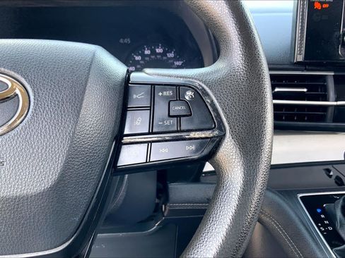 Used 2025 Toyota Sienna LE FWD image 24